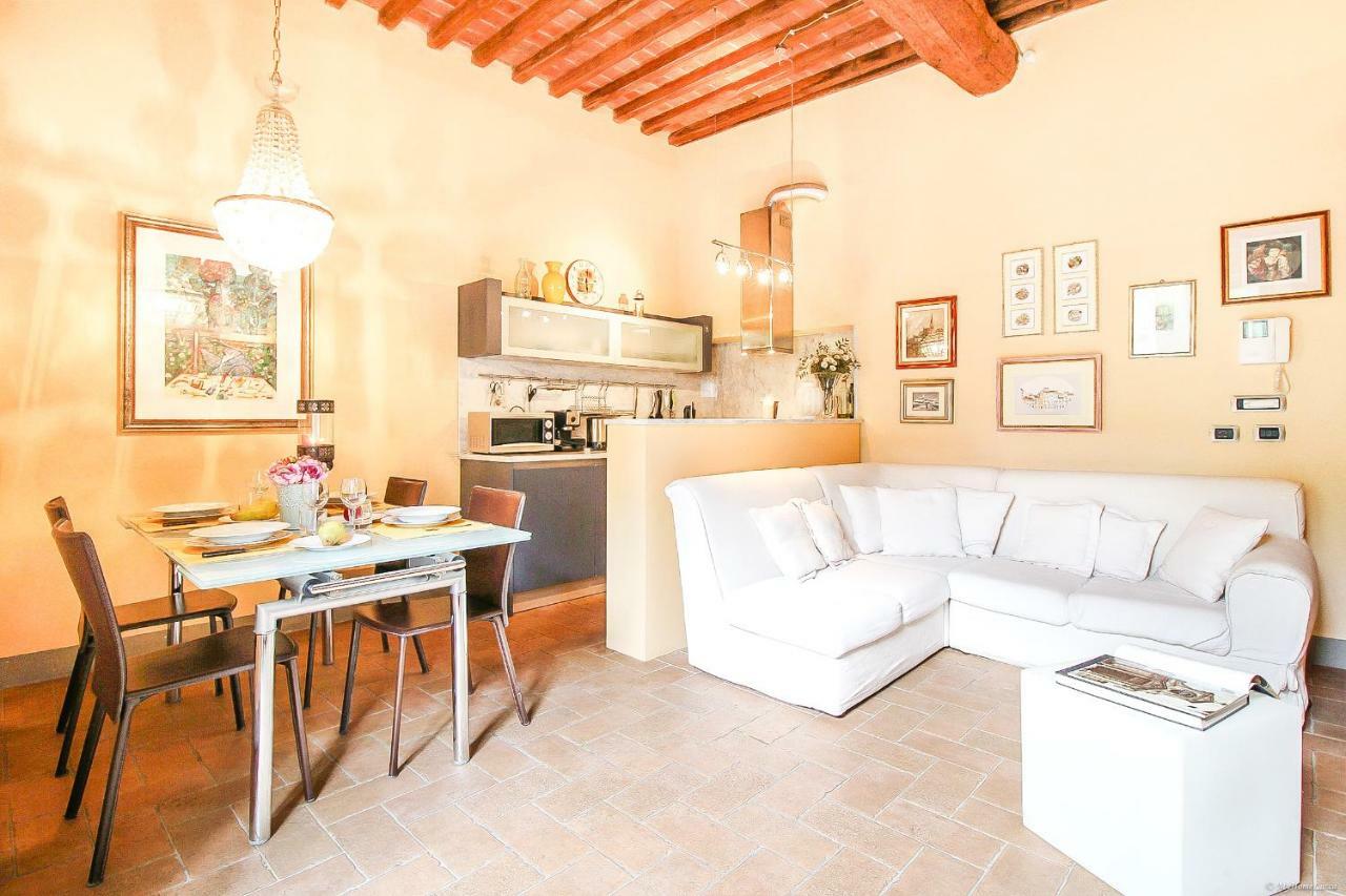 Apartment Guinigi With Private Courtyard Lucca Bagian luar foto