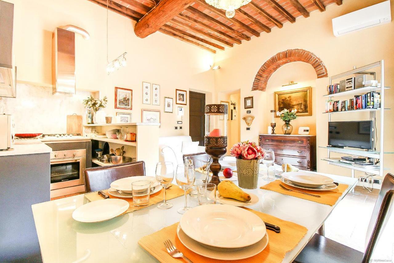 Apartment Guinigi With Private Courtyard Lucca Bagian luar foto