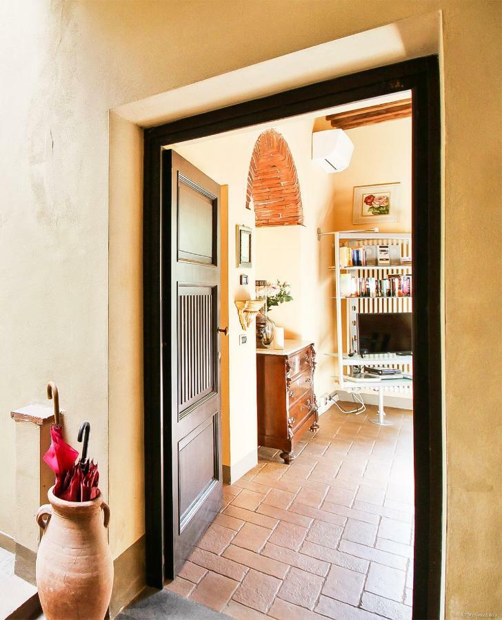 Apartment Guinigi With Private Courtyard Lucca Bagian luar foto