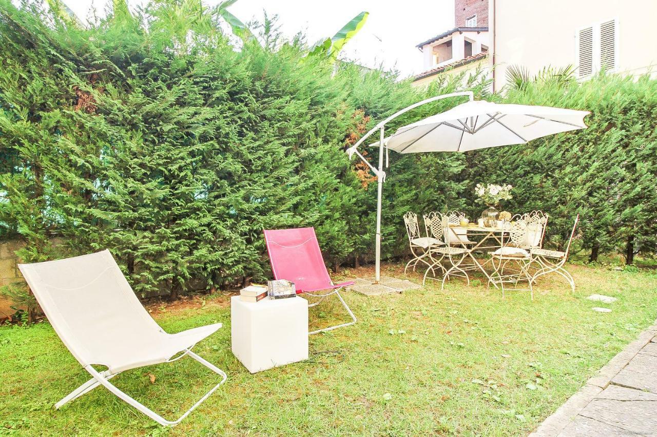 Apartment Guinigi With Private Courtyard Lucca Bagian luar foto