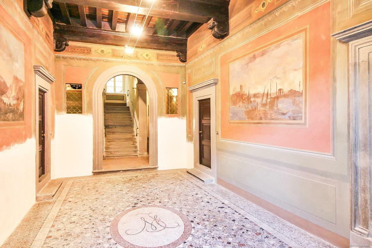 Apartment Guinigi With Private Courtyard Lucca Bagian luar foto