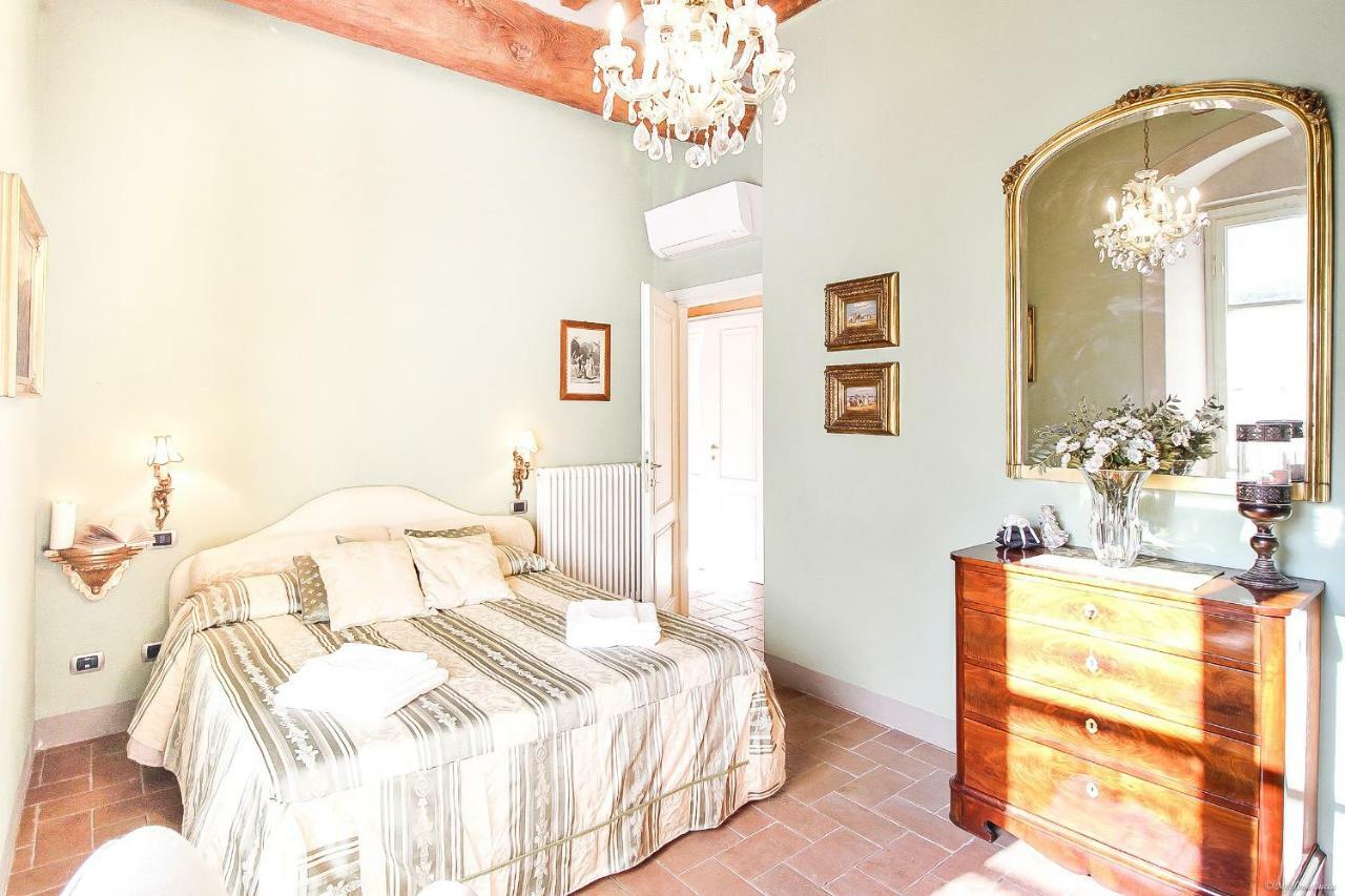 Apartment Guinigi With Private Courtyard Lucca Bagian luar foto