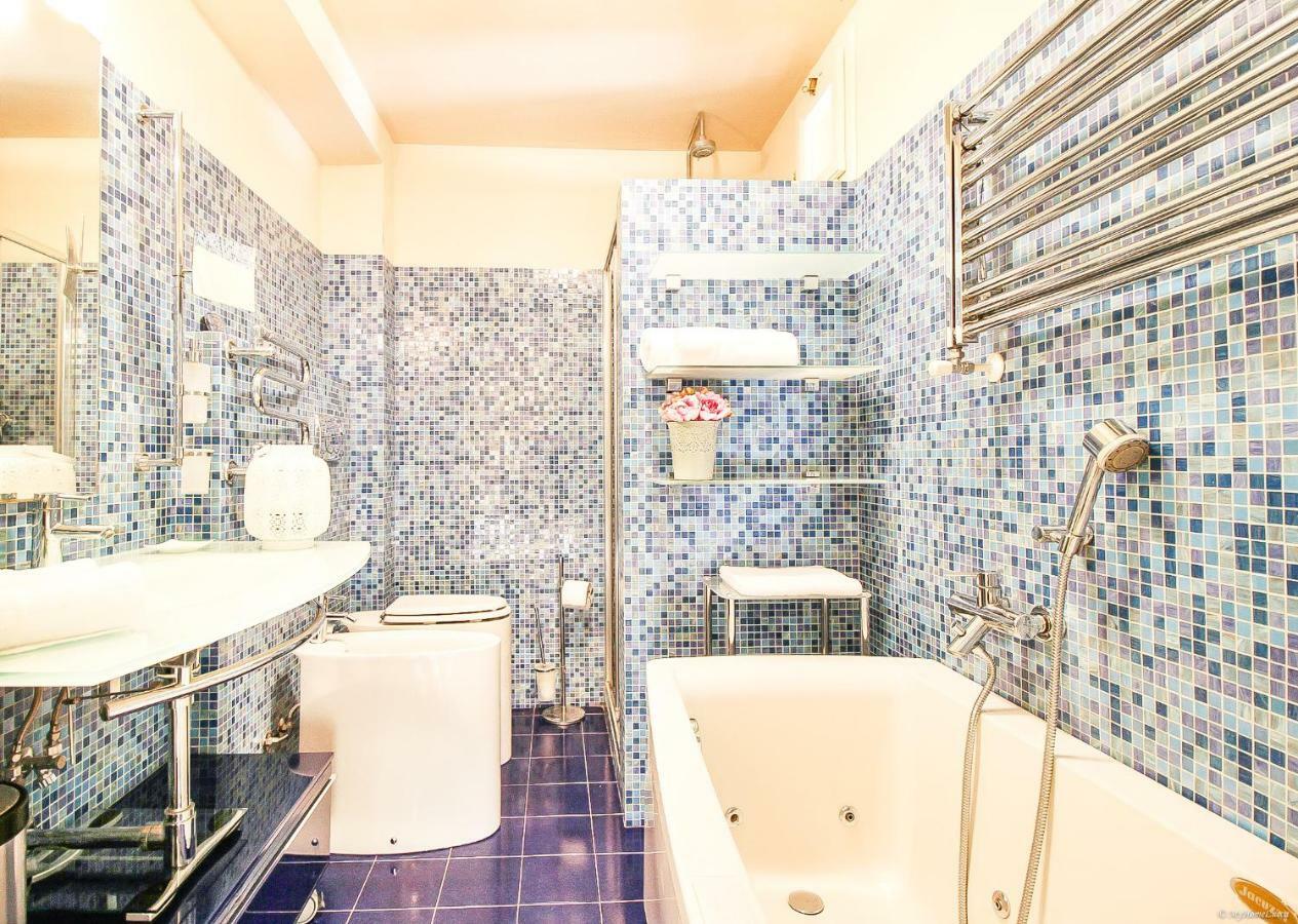 Apartment Guinigi With Private Courtyard Lucca Bagian luar foto